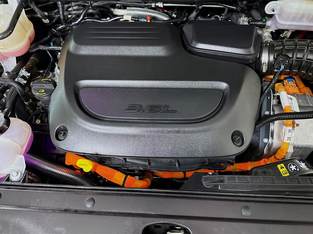 Used 2025 Chrysler Pacifica Select FWD image 34