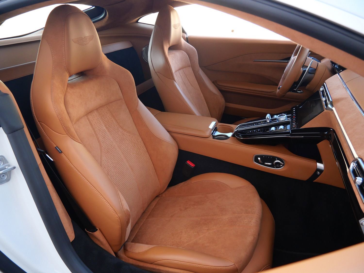 Used 2025 Aston Martin V8 Vantage Coupe image 12