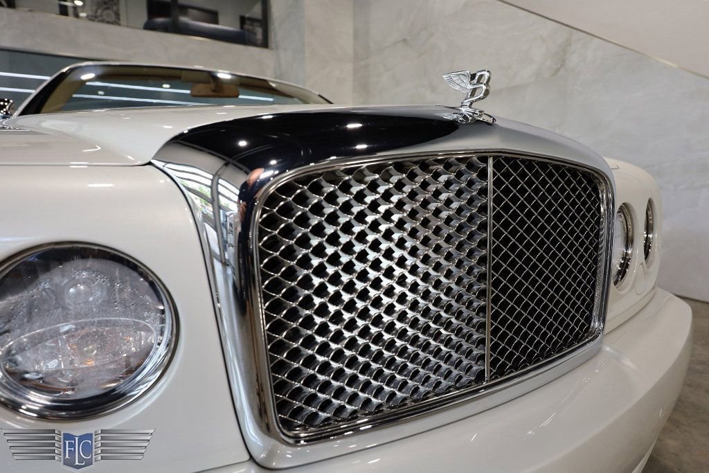 Used 2010 Bentley Azure T RWD image 13