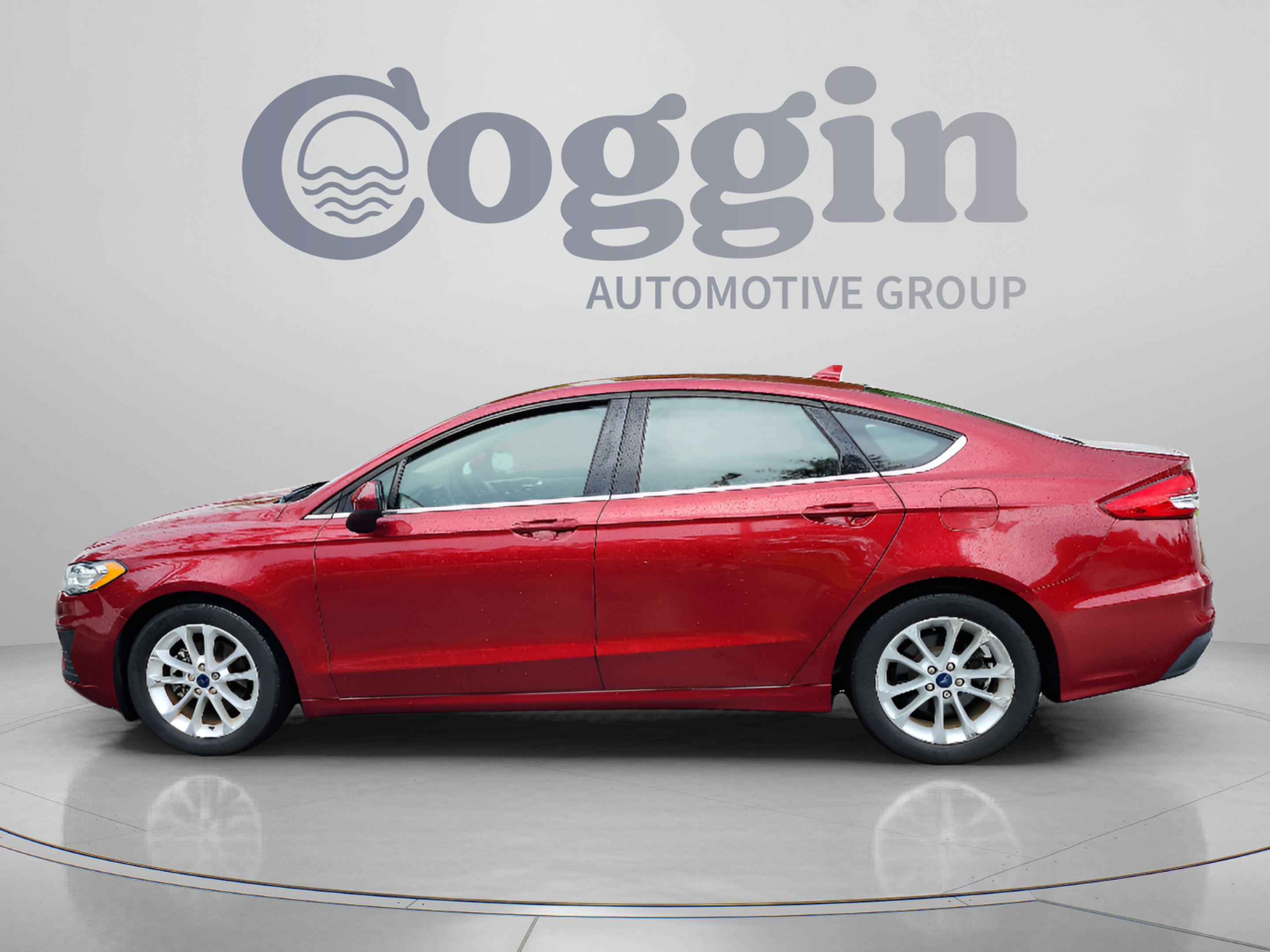 Used 2019 Ford Fusion SE FWD image 2