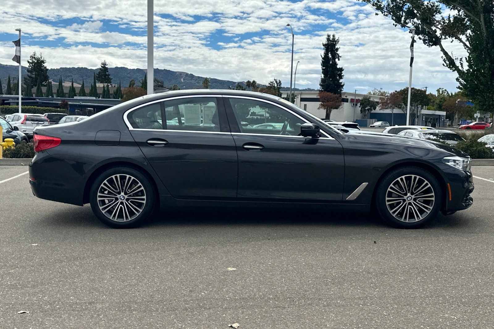 Used 2018 BMW 530i RWD image 3