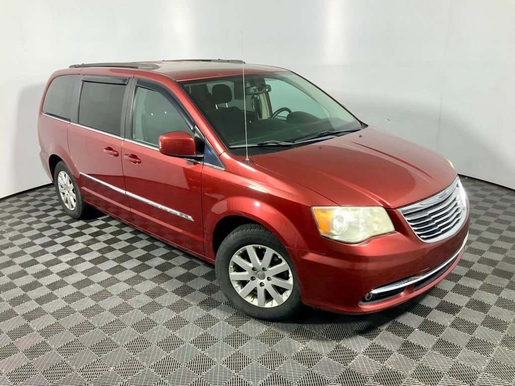 Used 2014 Chrysler Town & Country Touring FWD image 2