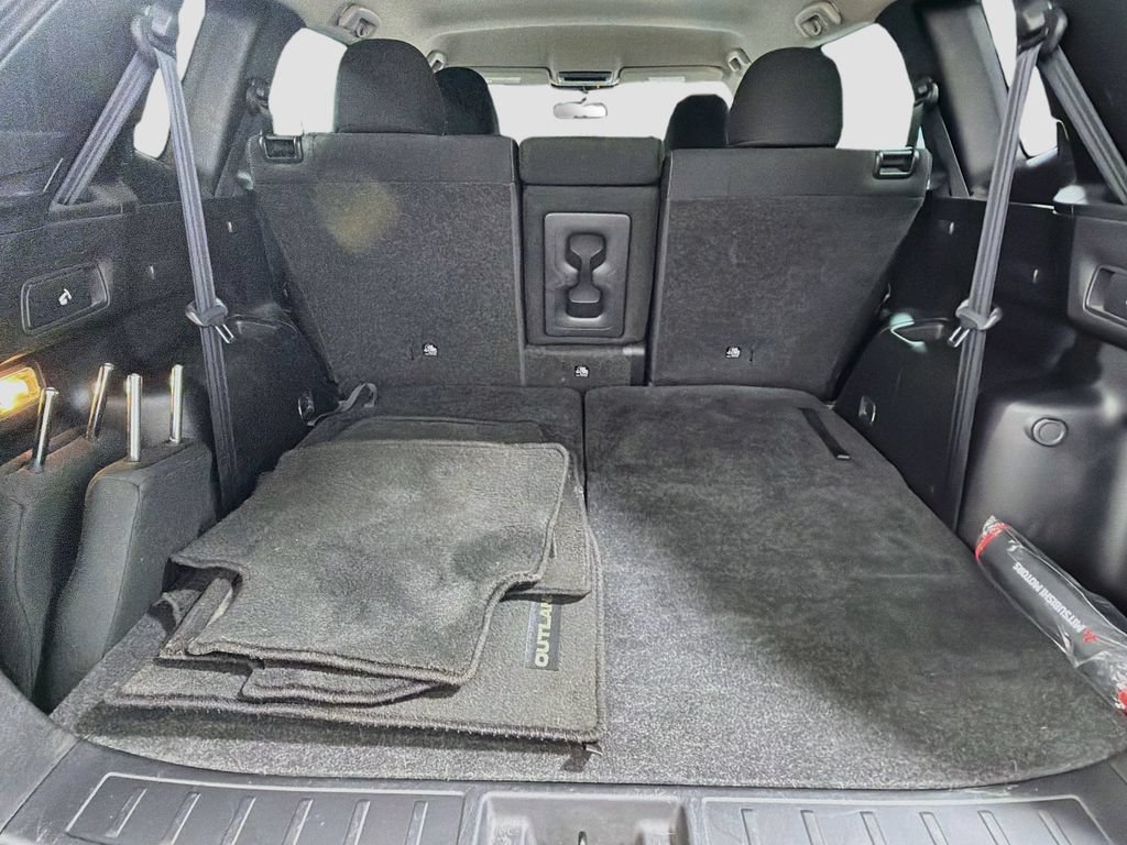 Used 2023 Mitsubishi Outlander ES AWD/4WD image 25