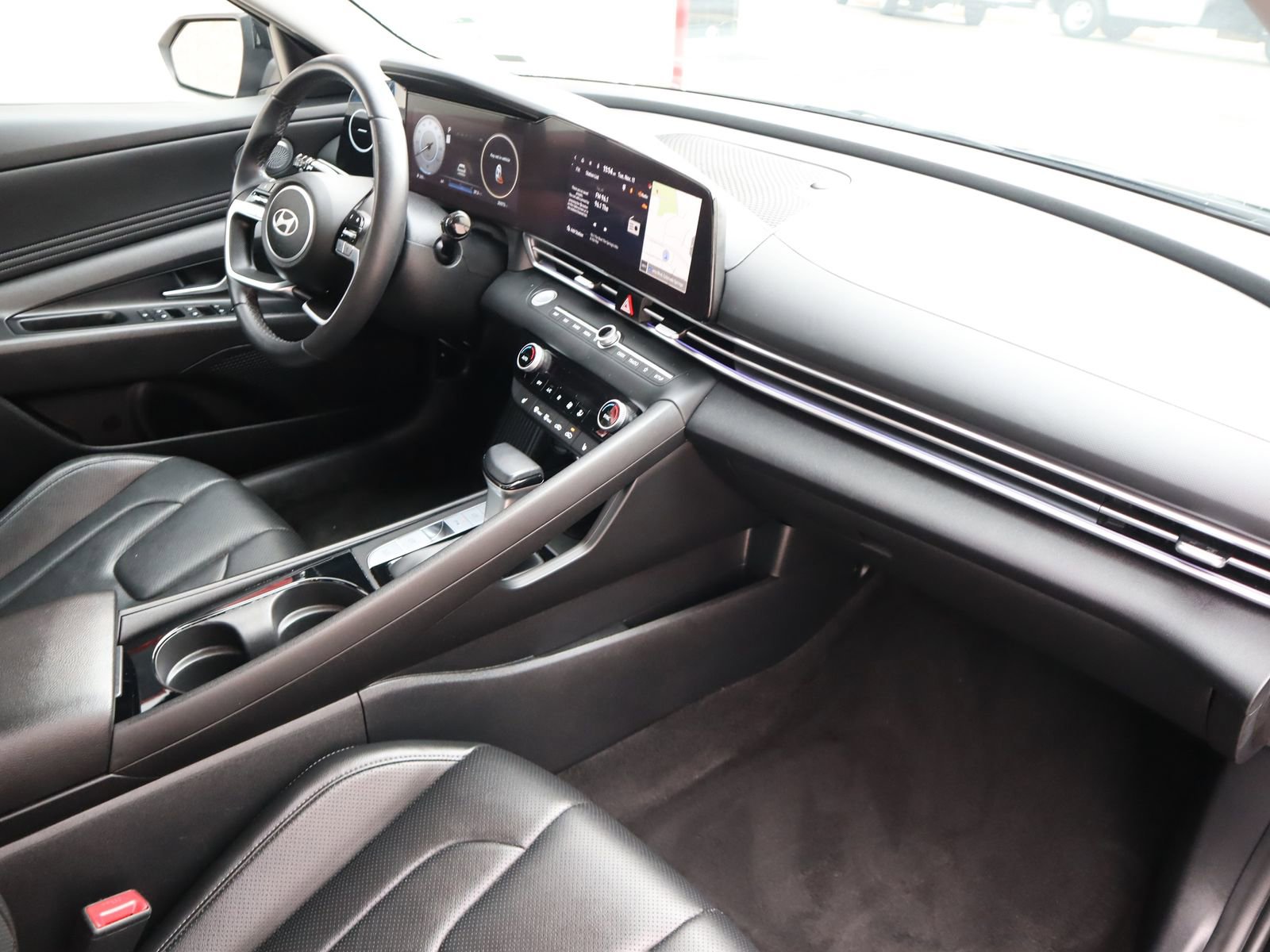 Used 2024 Hyundai Elantra Limited image 54