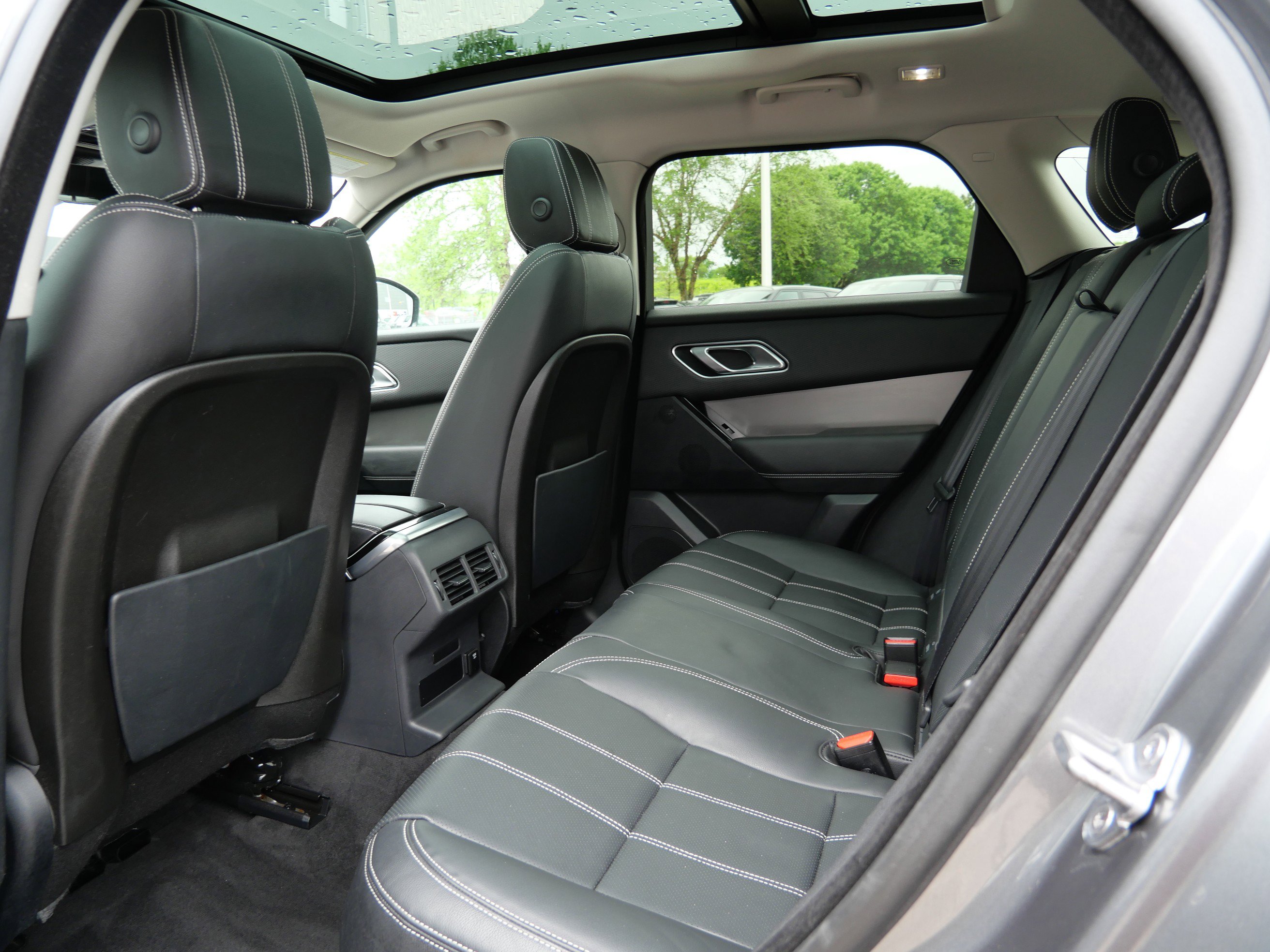 Used 2018 Land Rover Range Rover Velar S AWD/4WD image 15