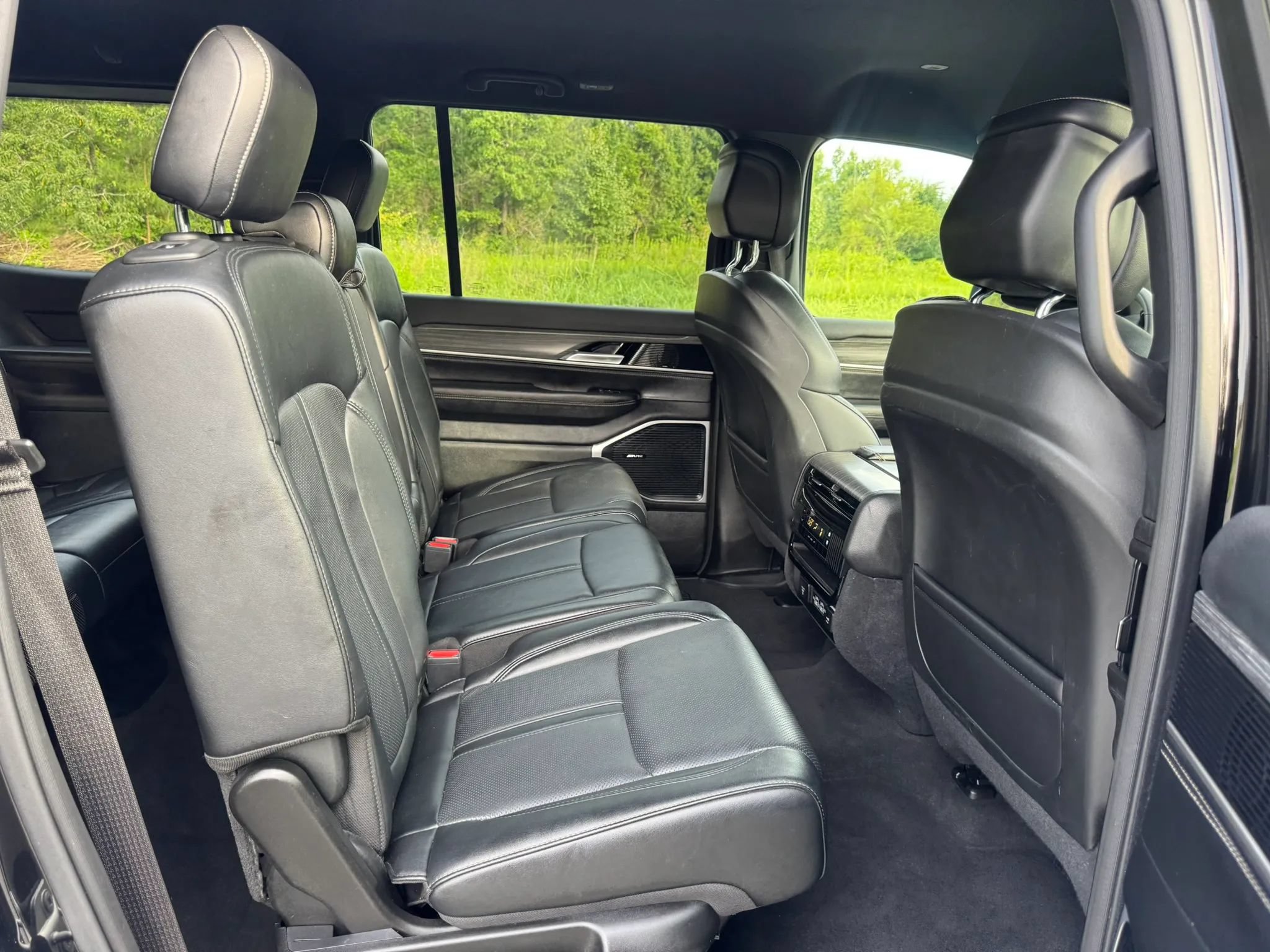 Used 2024 Jeep Wagoneer Series II w/ Flexible Seating Group AWD/4WD image 12