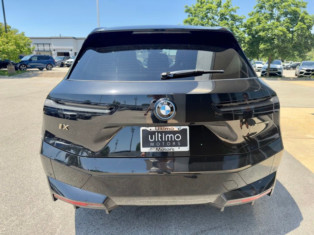 Used 2023 BMW iX xDrive50 w/ Premium Package AWD/4WD image 9