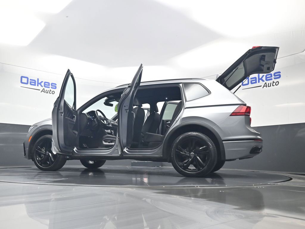 Used 2023 Volkswagen Tiguan SE R-Line FWD image 62