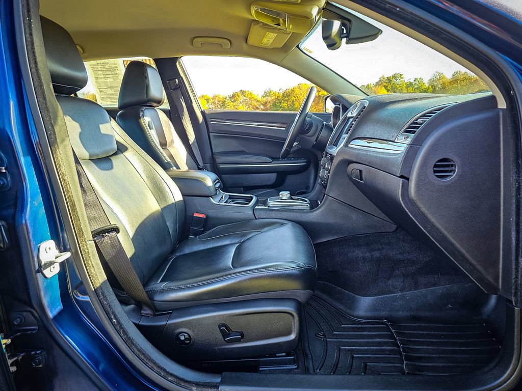 Used 2016 Chrysler 300 Limited image 35