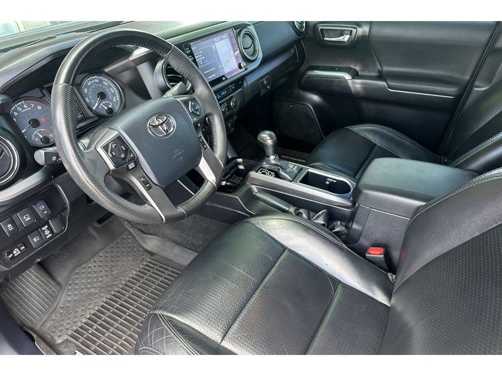 Used 2020 Toyota Tacoma TRD Off-Road w/ TRD Premium Off Road Package AWD/4WD image 10
