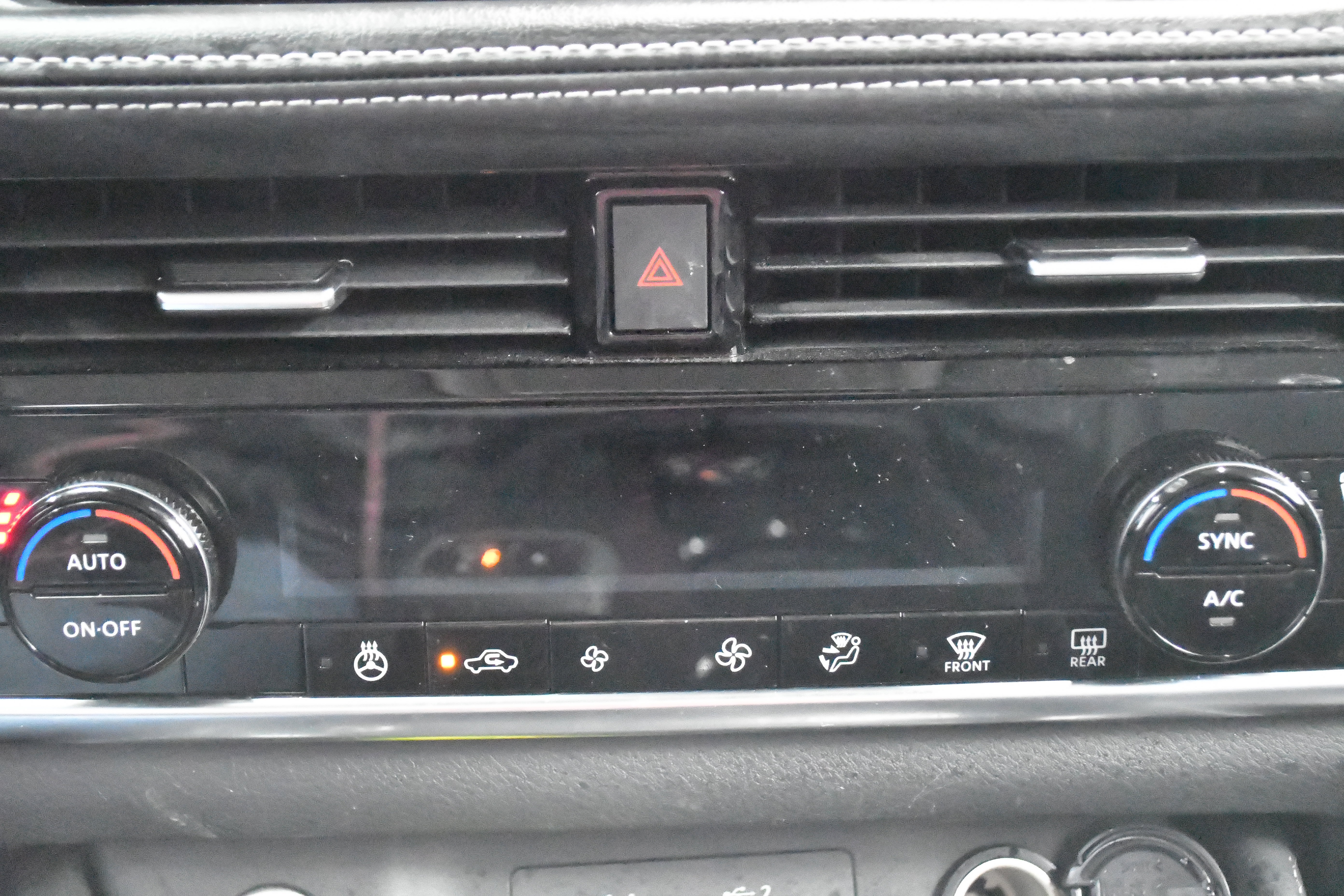 Used 2023 Nissan Rogue SL image 44