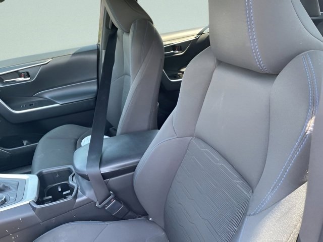 Used 2022 Toyota RAV4 SE image 19