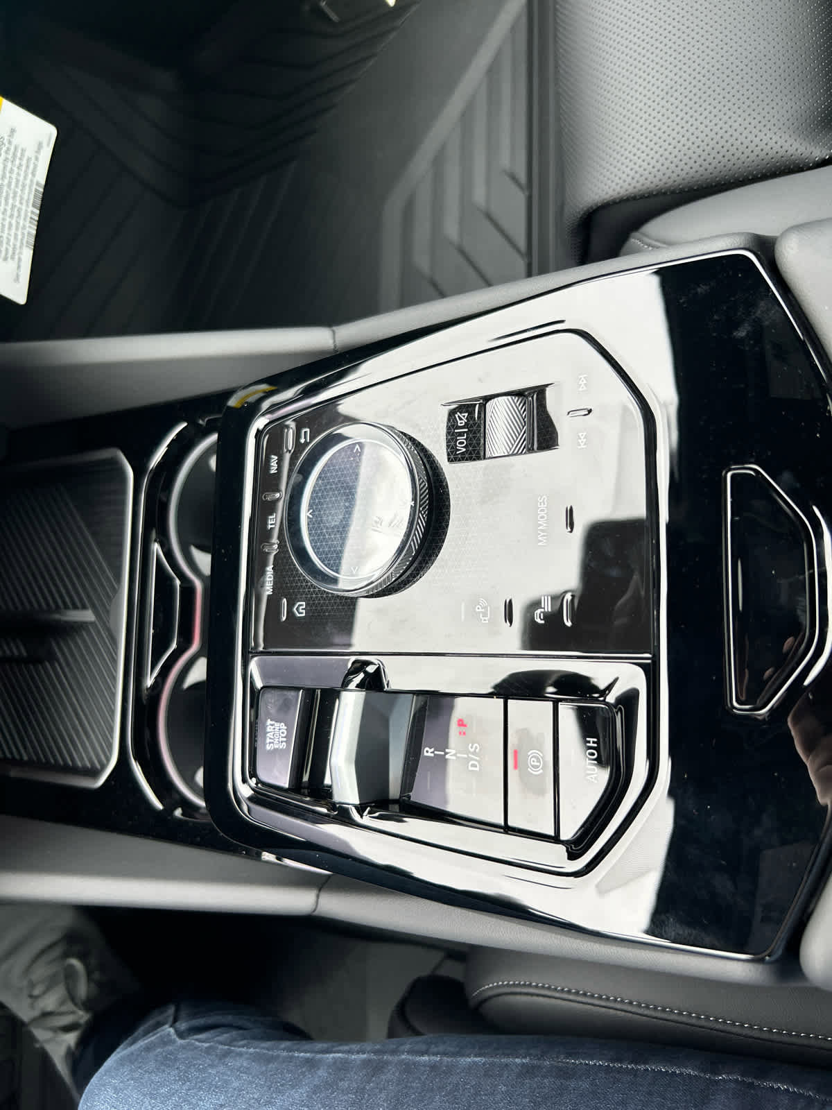 Used 2026 BMW 550e xDrive image 28