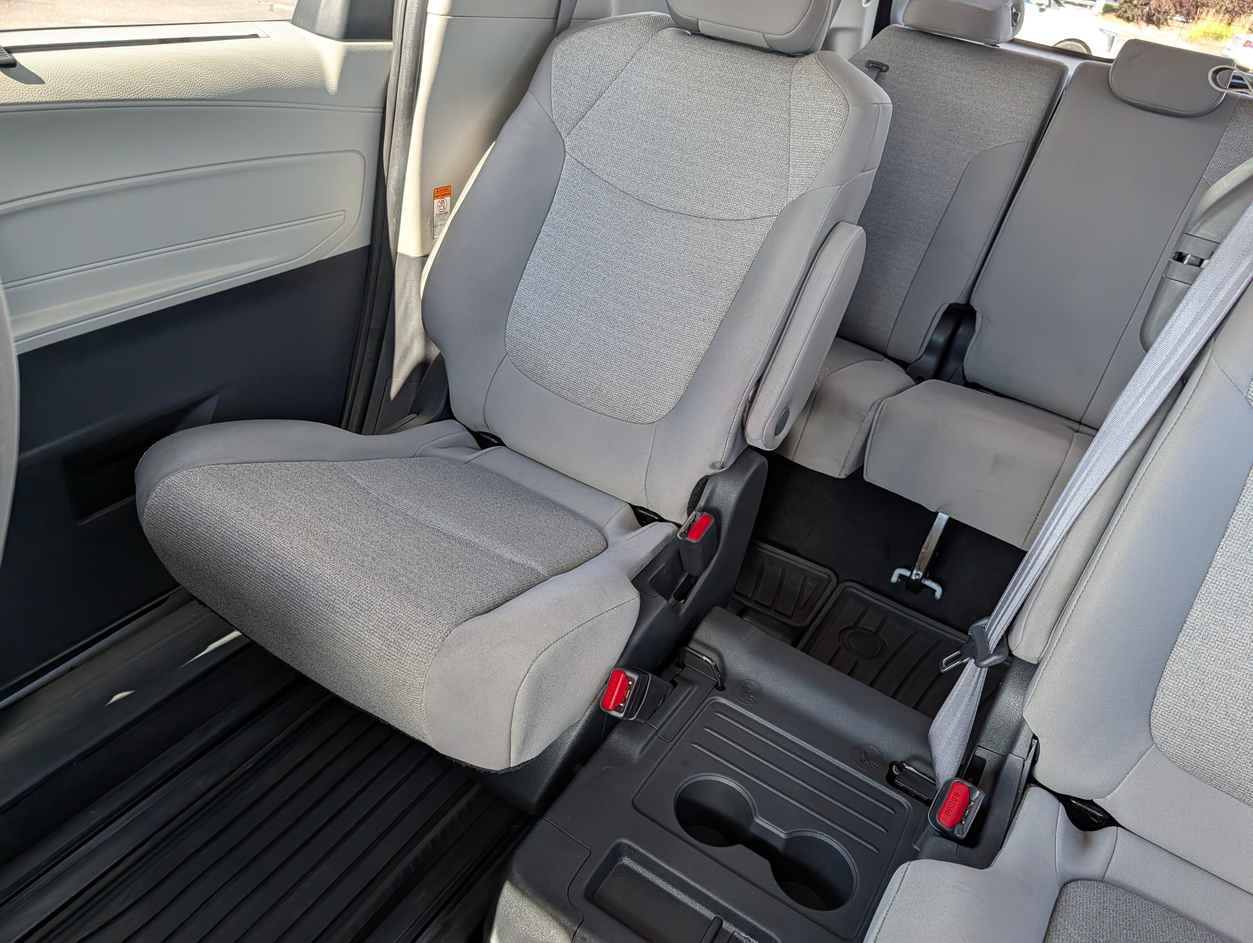 Used 2024 Toyota Sienna LE FWD image 12