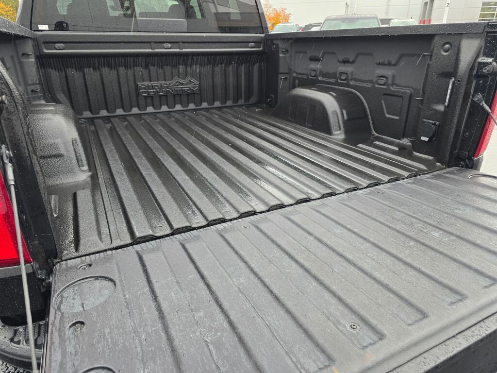 Used 2021 Chevrolet Silverado 1500 High Country w/ Technology Package image 16