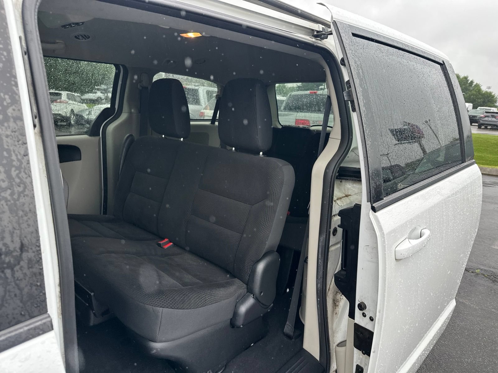 Used 2018 Dodge Grand Caravan SE w/ UConnect Hands-Free Group FWD image 9