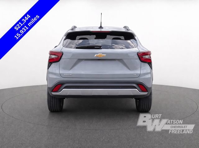 Used 2024 Chevrolet Trax LT w/ LT Convenience Package FWD image 9