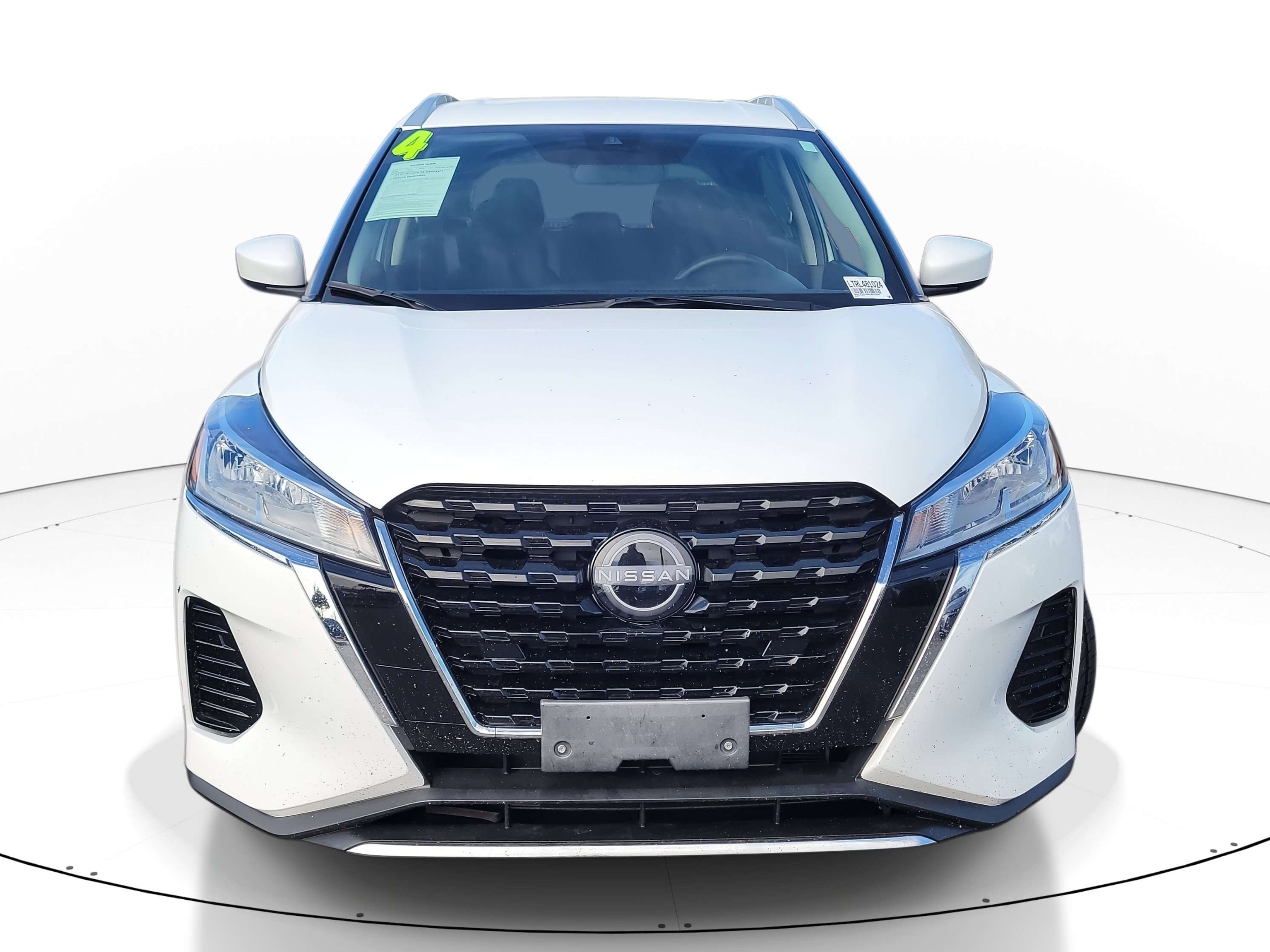 Used 2024 Nissan Kicks SV image 2