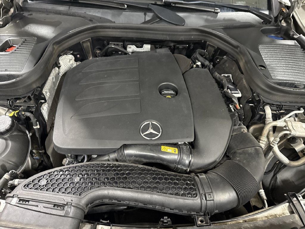 Used 2021 Mercedes-Benz GLC 300 image 25