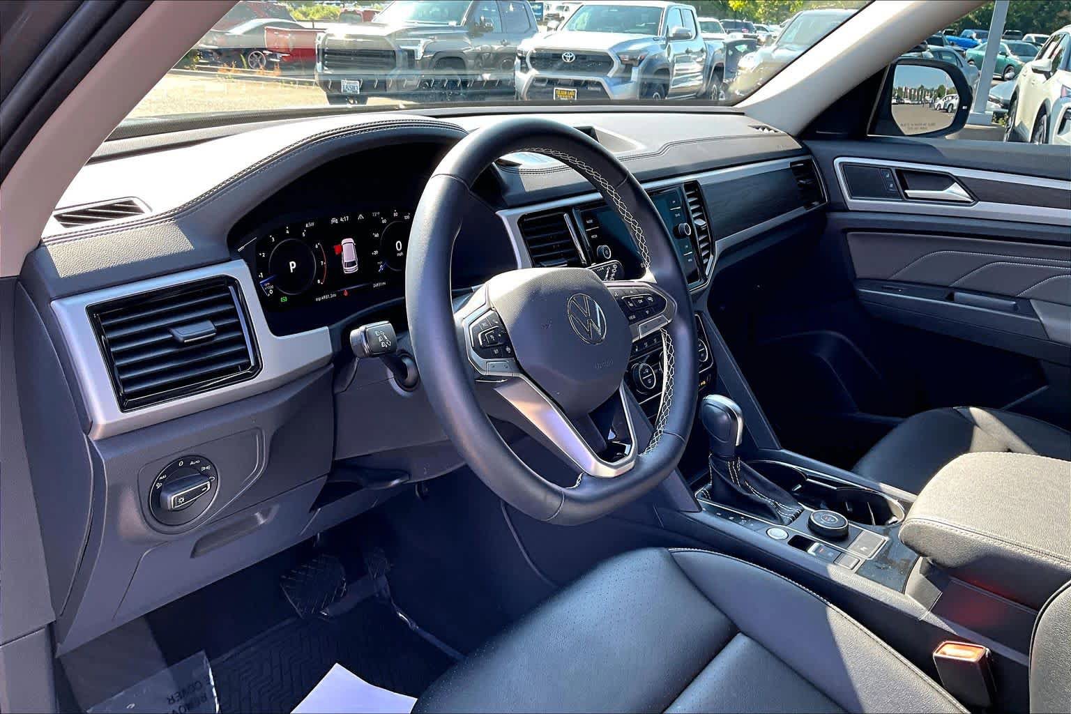 Used 2023 Volkswagen Atlas SE w/ Panoramic Sunroof Package AWD/4WD image 17