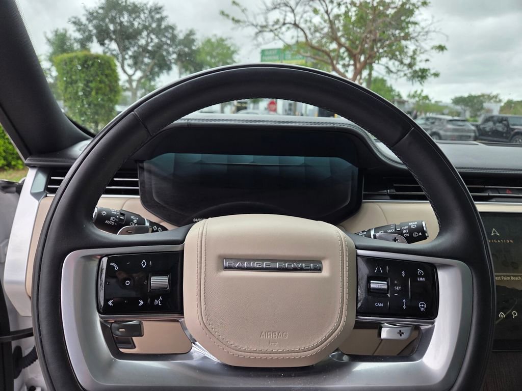 Used 2024 Land Rover Range Rover SE AWD/4WD image 12