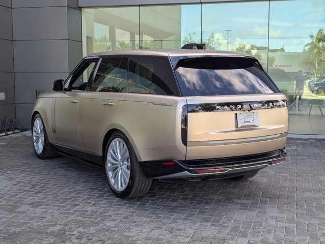 New 2025 Land Rover Range Rover SE image 8