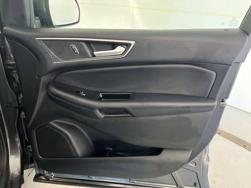Used 2017 Ford Edge SEL w/ Equipment Group 201A AWD/4WD image 30
