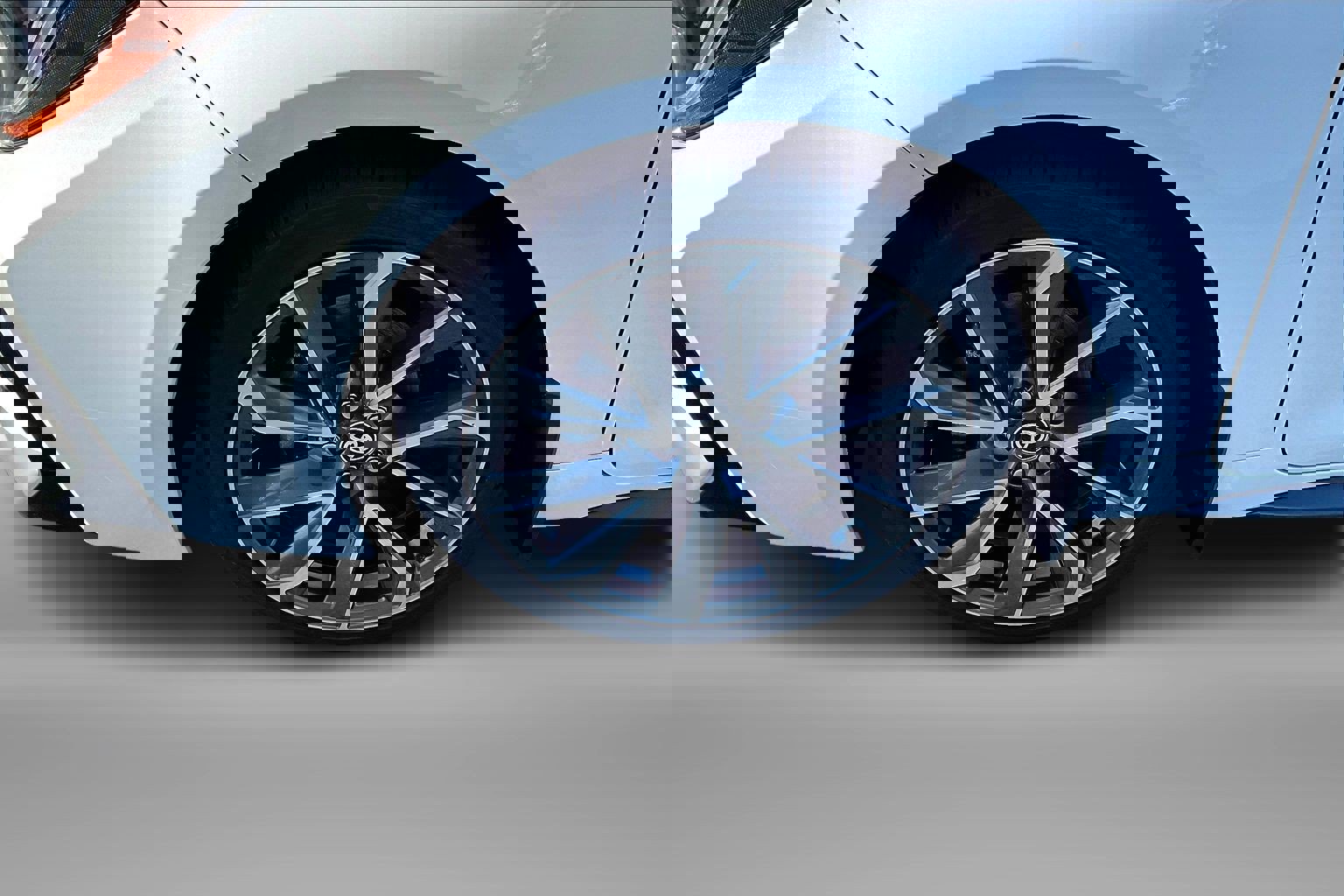 Used 2021 Toyota Corolla SE w/ SE Premium Package image 2