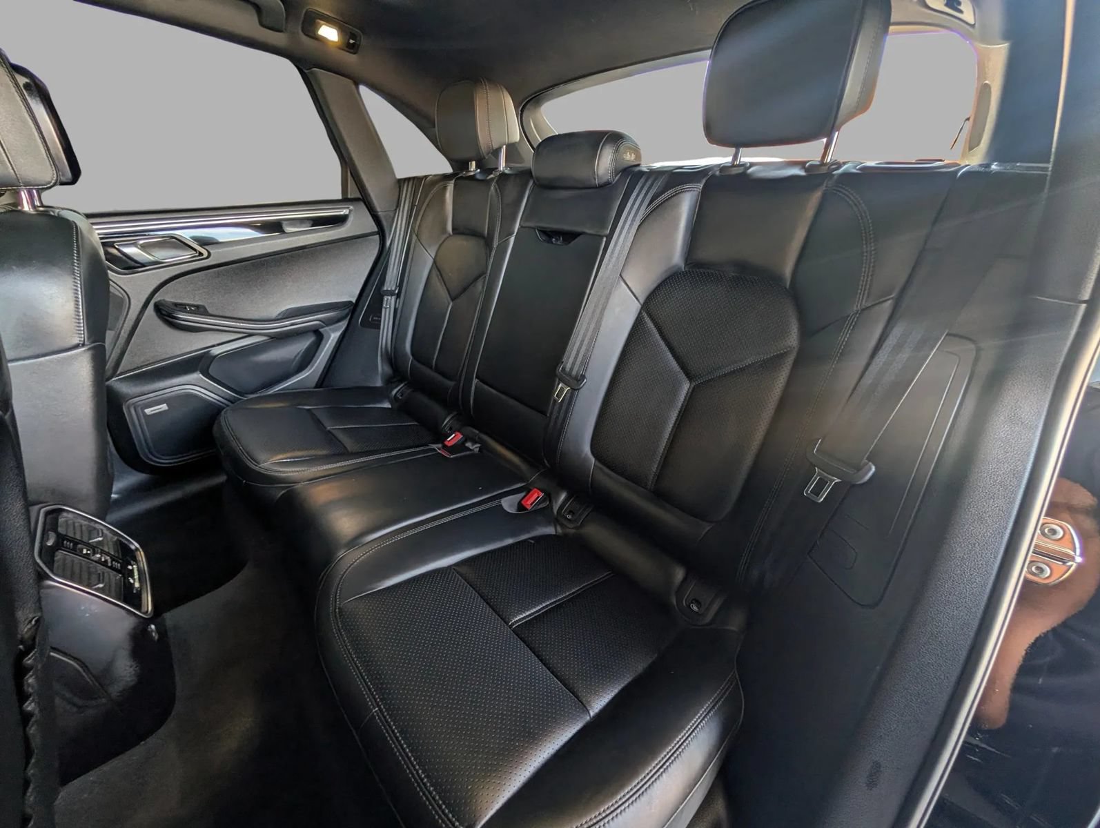 Used 2018 Porsche Macan Sport Edition w/ Premium Package Plus AWD/4WD image 25