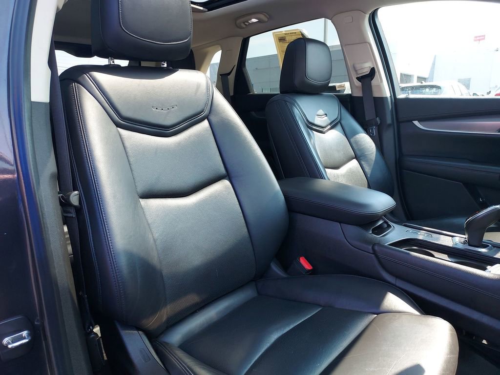 Used 2017 Cadillac XT5 Luxury w/ Driver Awareness Package image 31