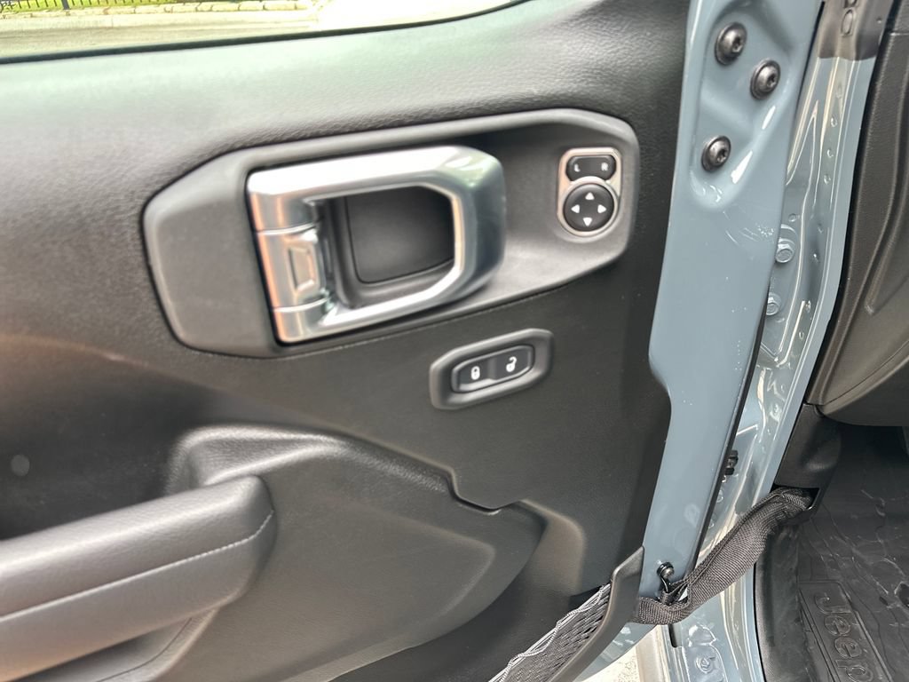 New 2026 Jeep Gladiator Sport AWD/4WD image 17