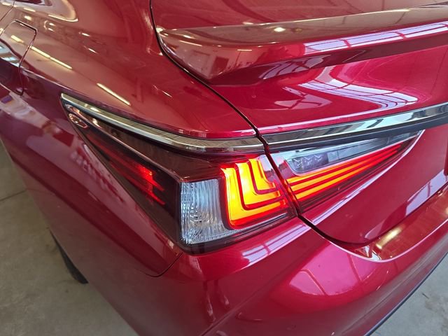 Certified 2025 Lexus ES 300h F Sport w/ Accessory Package (Z1) image 34