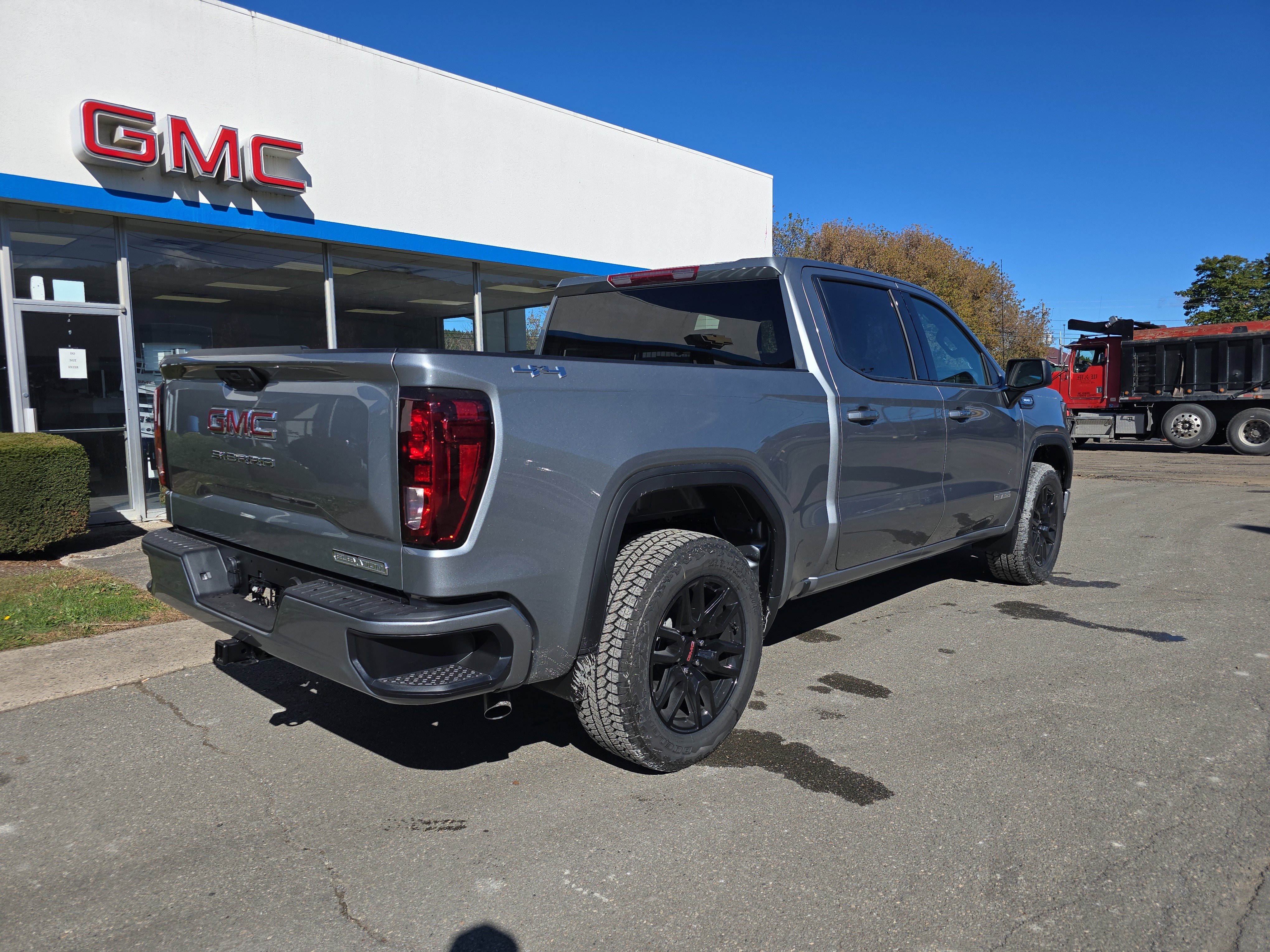 New 2026 GMC Sierra 1500 Elevation image 3