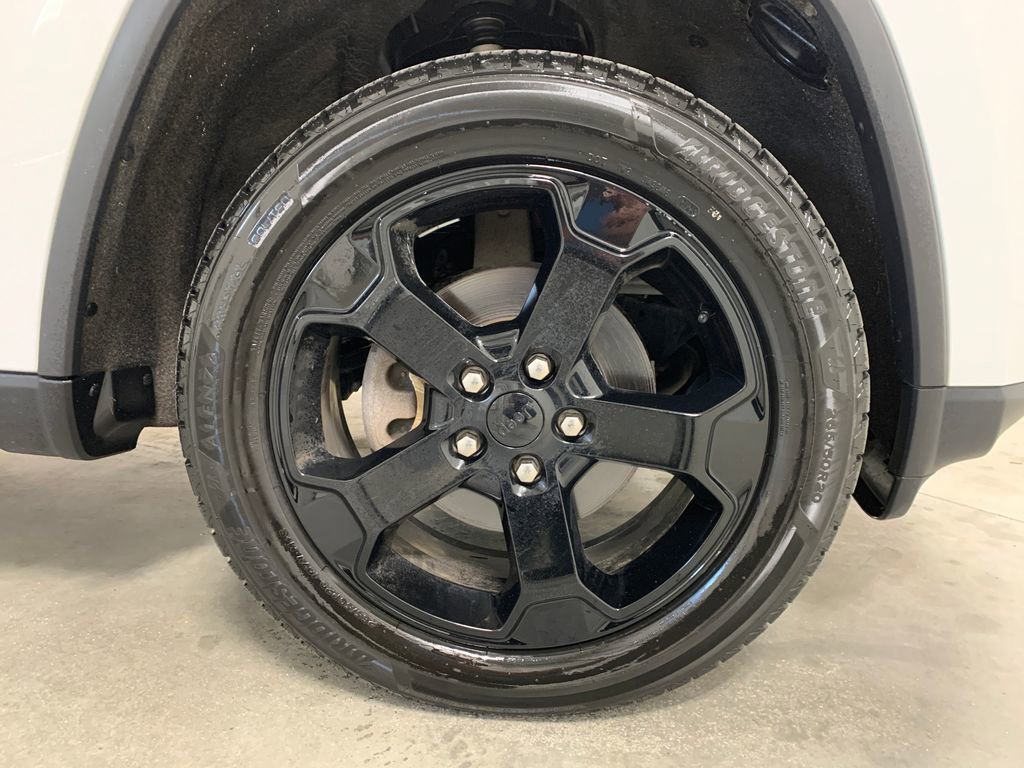Used 2018 Jeep Grand Cherokee Laredo AWD/4WD image 12