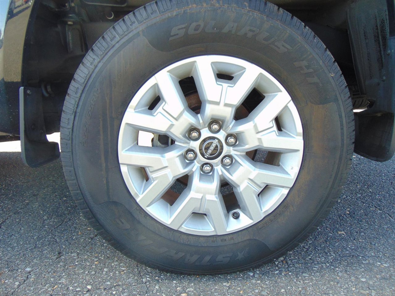 Used 2023 Nissan Frontier SV w/ SV Convenience Package image 9