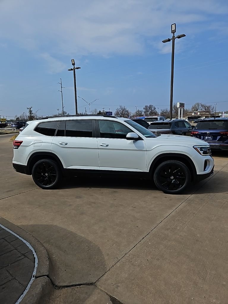 New 2026 Volkswagen Atlas SE image 4