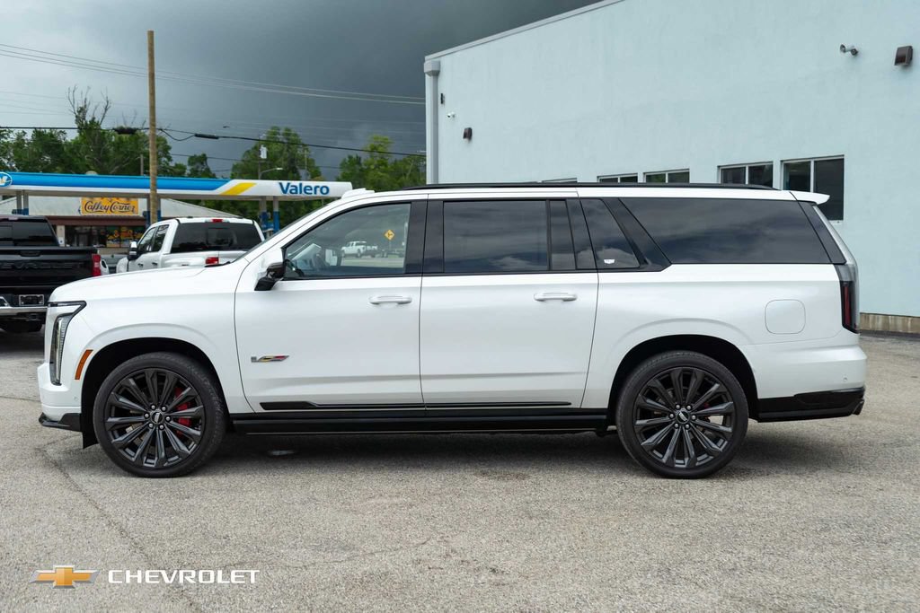 Used 2025 Cadillac Escalade ESV V AWD/4WD image 13