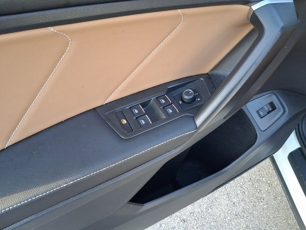 Certified 2024 Volkswagen Tiguan SE R-Line FWD image 17