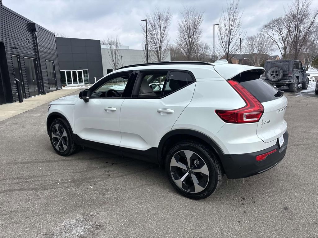 Used 2025 Volvo XC40 B5 Plus w/ Protection Package Premier image 5