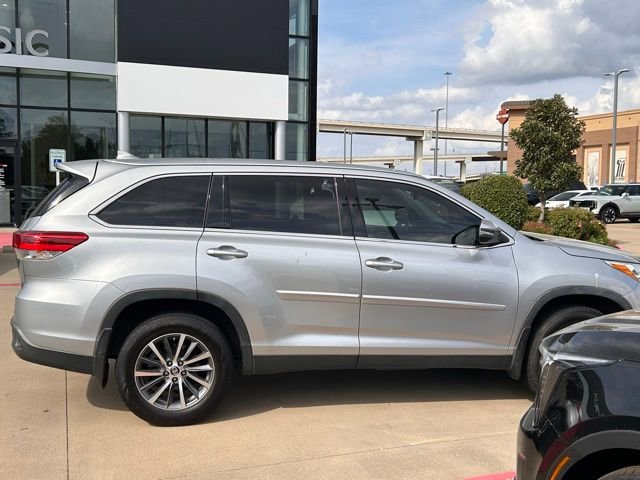 Used 2019 Toyota Highlander XLE FWD image 11