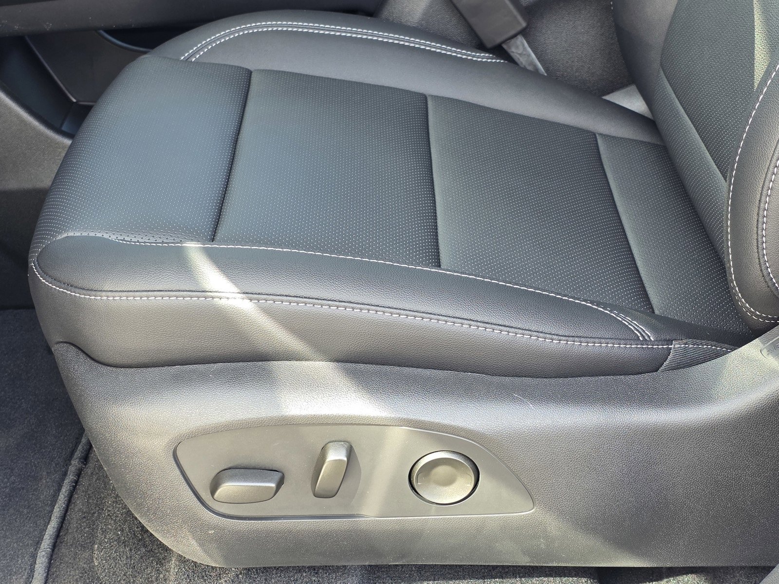 New 2025 Chevrolet Traverse LT w/ Enhanced Driving Package image 25