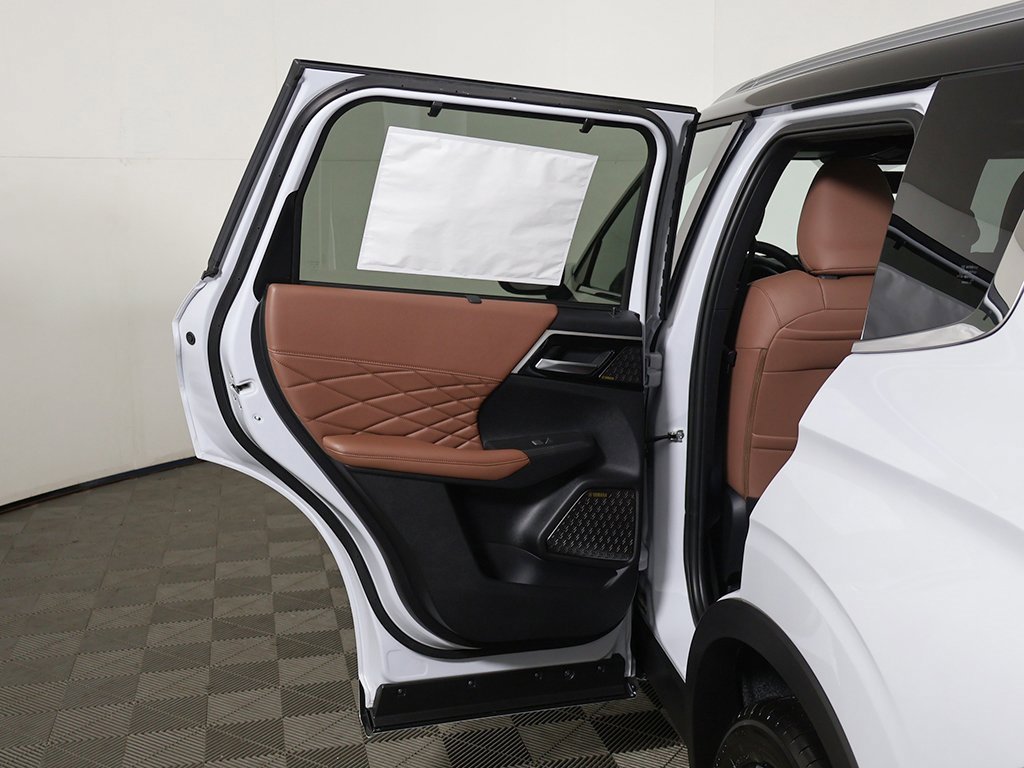 New 2025 Mitsubishi Outlander SEL image 27