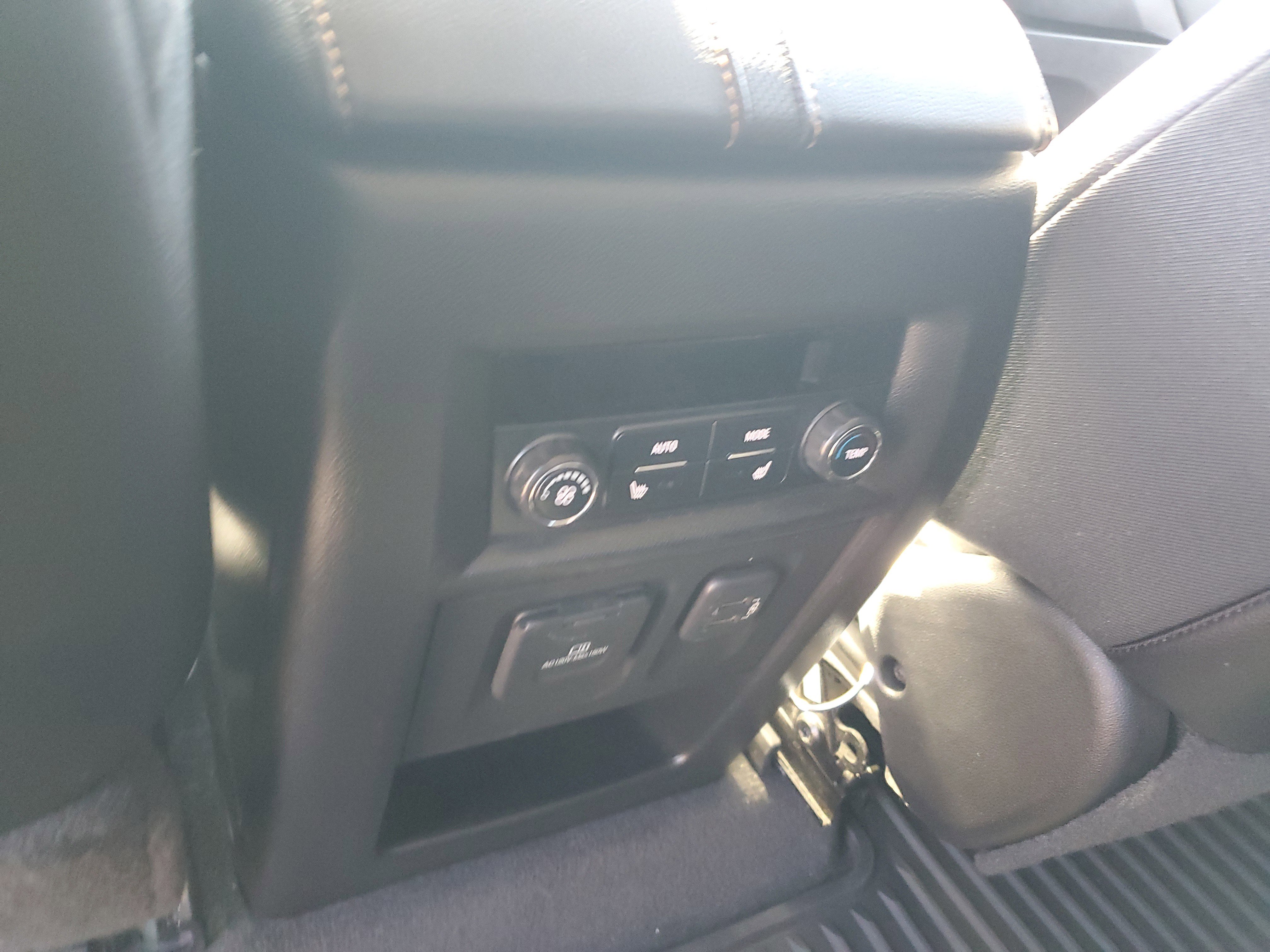 Used 2018 Chevrolet Traverse Premier w/ Driver Confidence II Package image 31