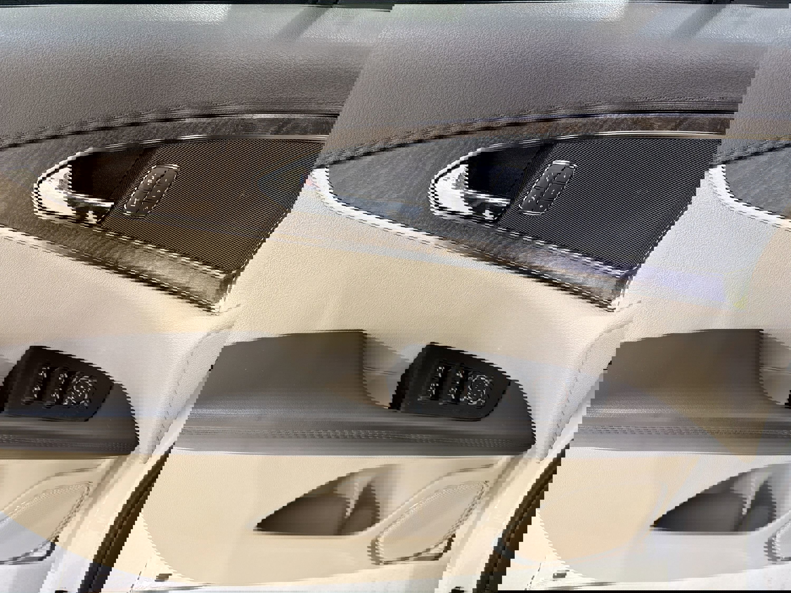 Used 2019 Lincoln Nautilus Select w/ Cargo Utility Package image 12