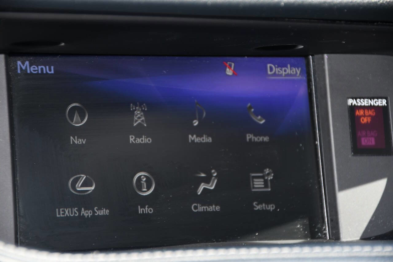 Used 2017 Lexus ES 300h w/ Luxury Package FWD image 38