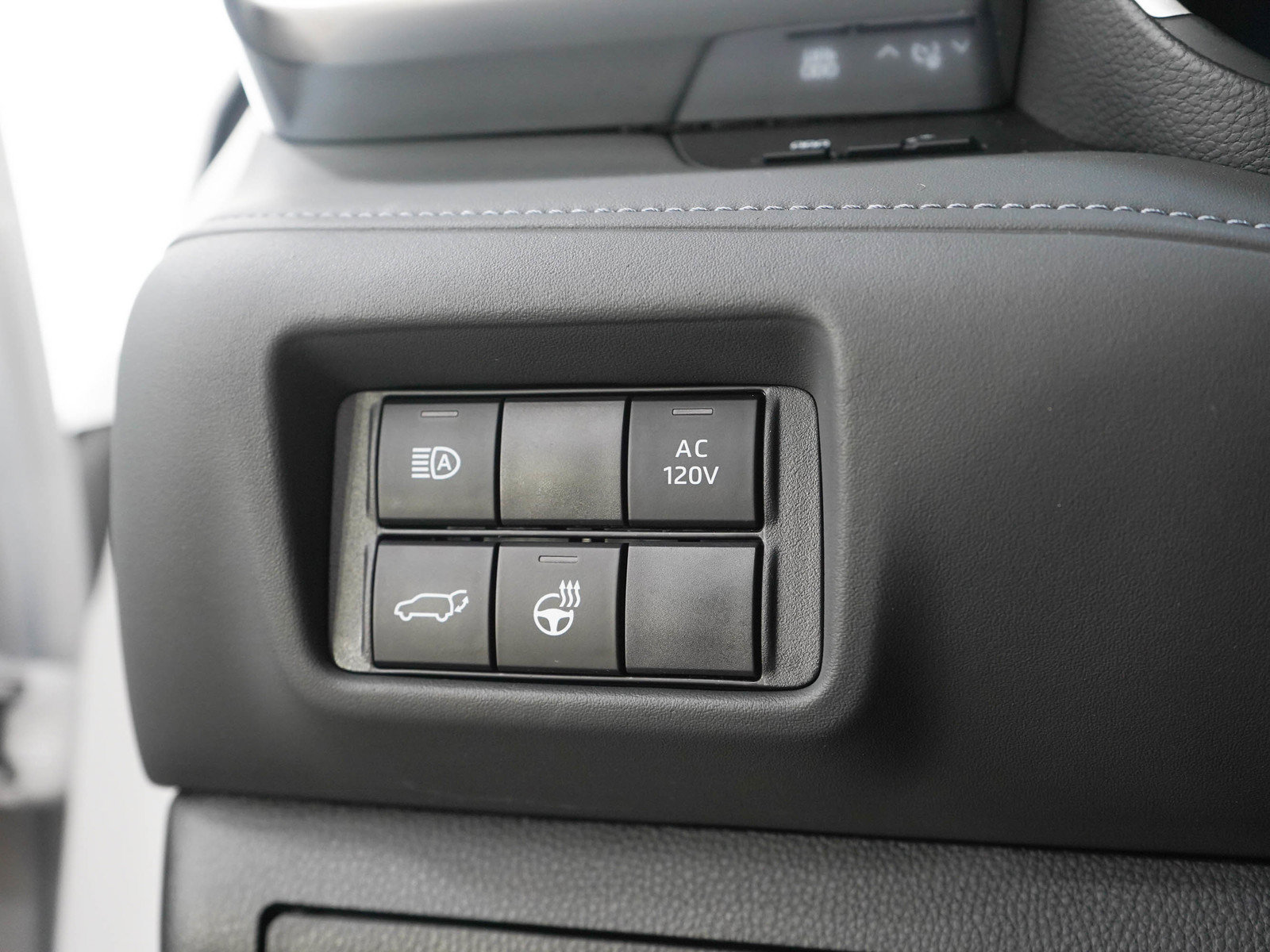 Used 2024 Toyota Highlander Limited AWD/4WD image 29
