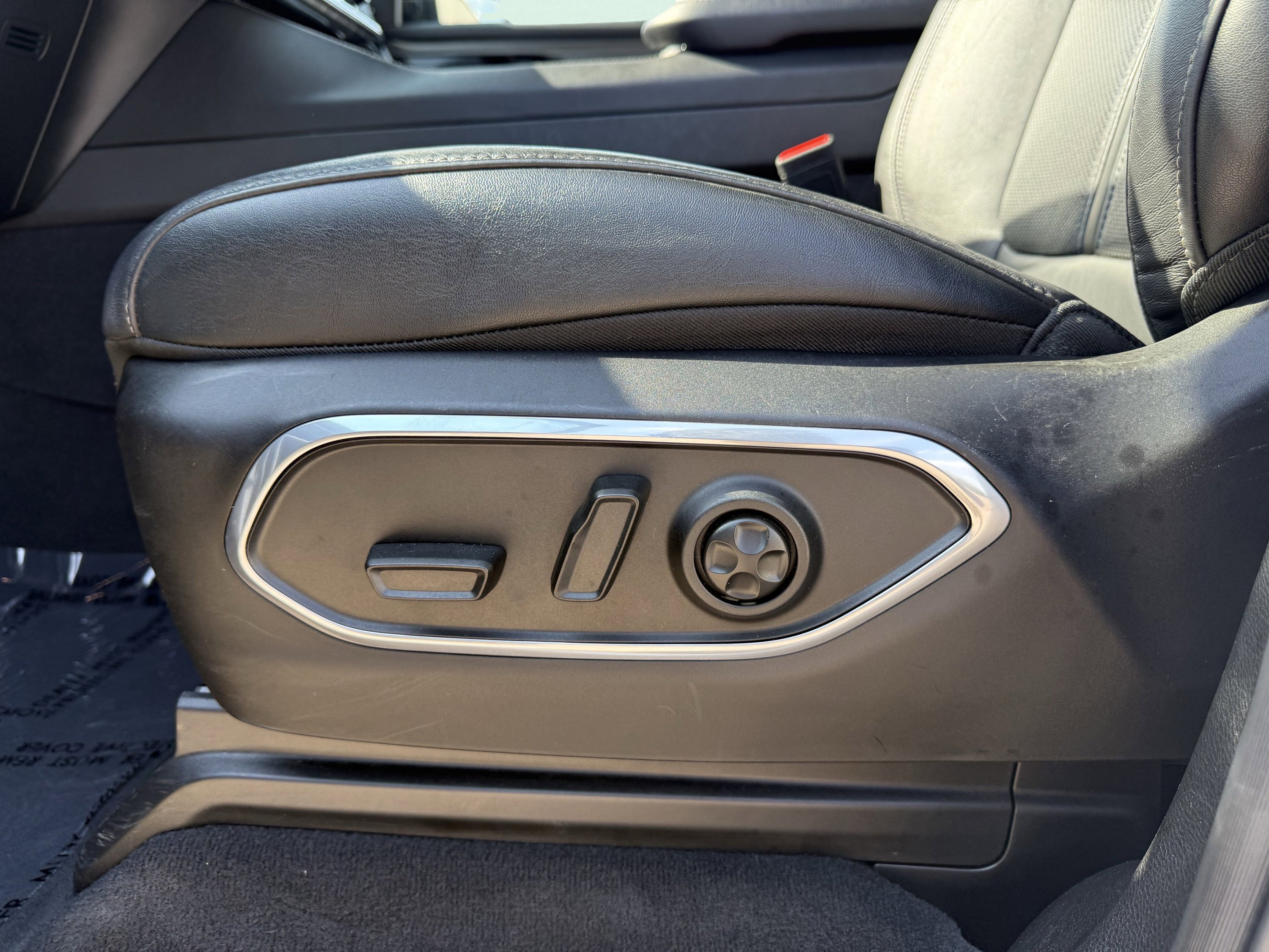 Used 2024 Jeep Wagoneer Series II w/ Flexible Seating Group image 33