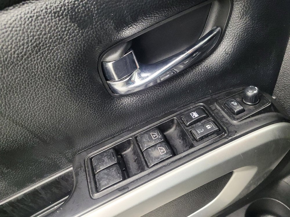 Used 2017 Nissan Titan SL image 27