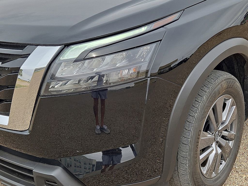 Used 2025 Nissan Pathfinder SV AWD/4WD image 9