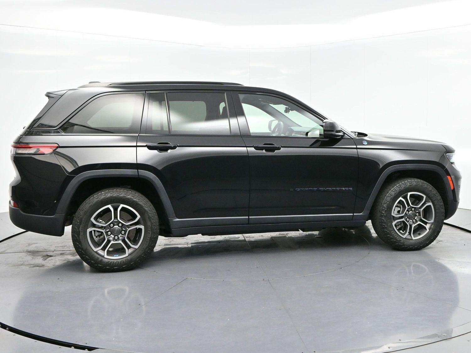 Used 2022 Jeep Grand Cherokee Trailhawk w/ Luxury Tech Group III AWD/4WD image 8